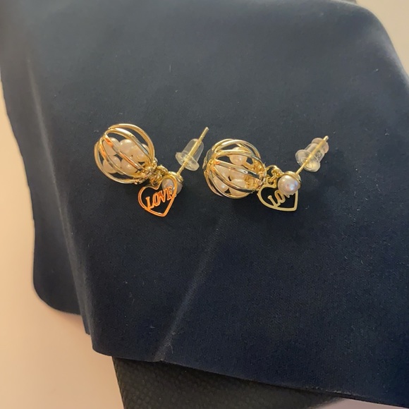 Korean Stylish Pearl Earring Drops - Picture 2 of 3